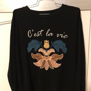 Crewneck sweatshirt with embroidered design